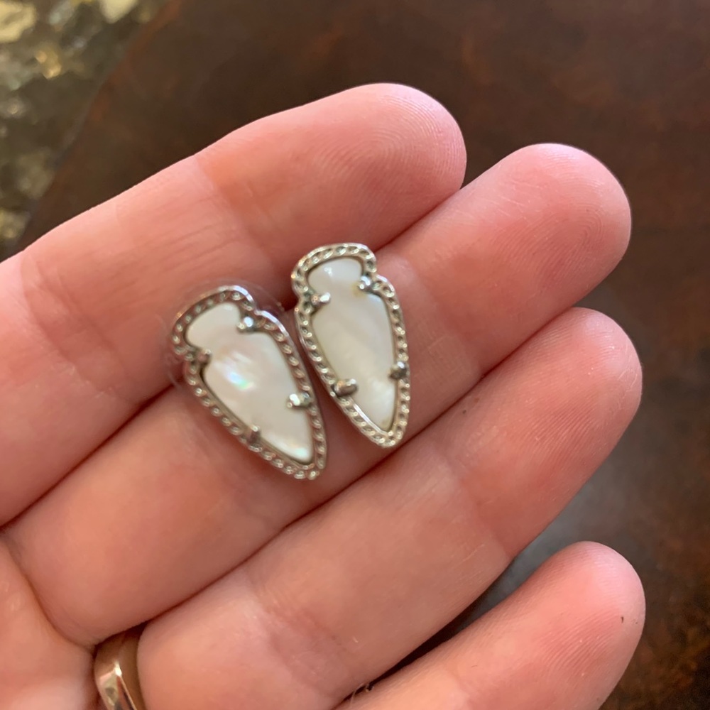 Kendra Scott arrow head white stone